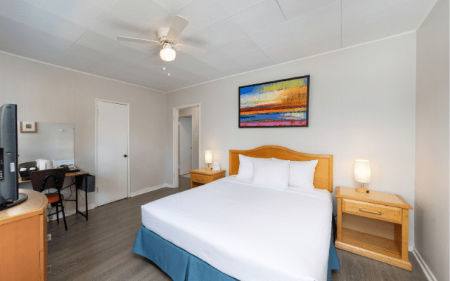 Standard room with 2 double beds and separate bedroom