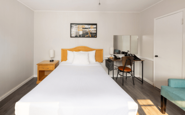 Standard room with one double bed