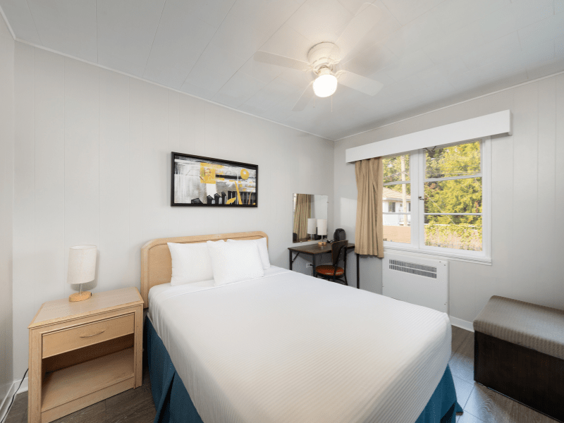 Comfort room - bedroom with double bed