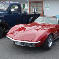 Retro vehicles displayed outside 2400 Motel bungalows