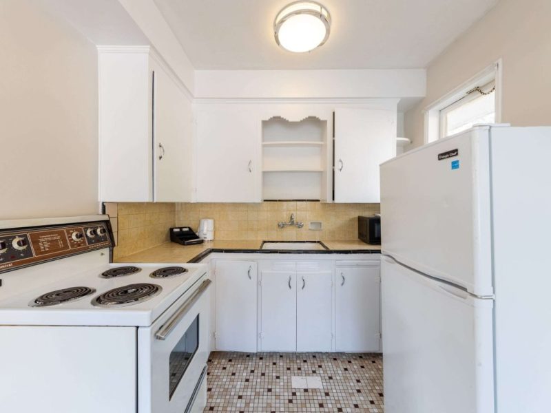2400 Motel suites with full kitchens